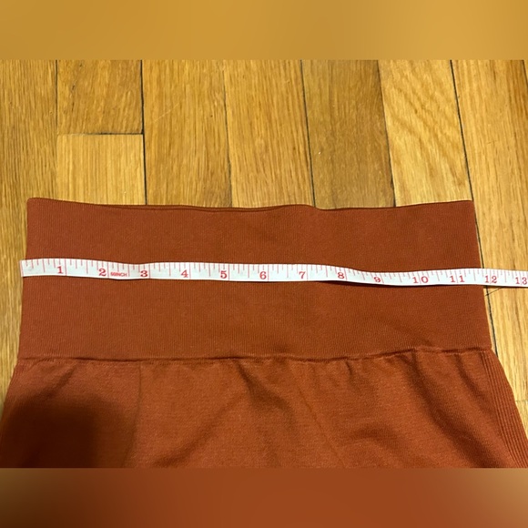 White Fox Boutique Sarah’s Day x Sahara Seamless Leggings Burnt Clay. Medium - Picture 8 of 8